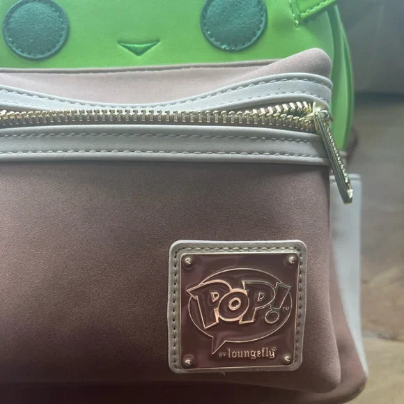 Yoda mini Loungefly back pack - Picture 2 of 6